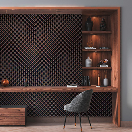 Moderne geometrie Tapete an einem Regal und Schreibtisch tapeziert