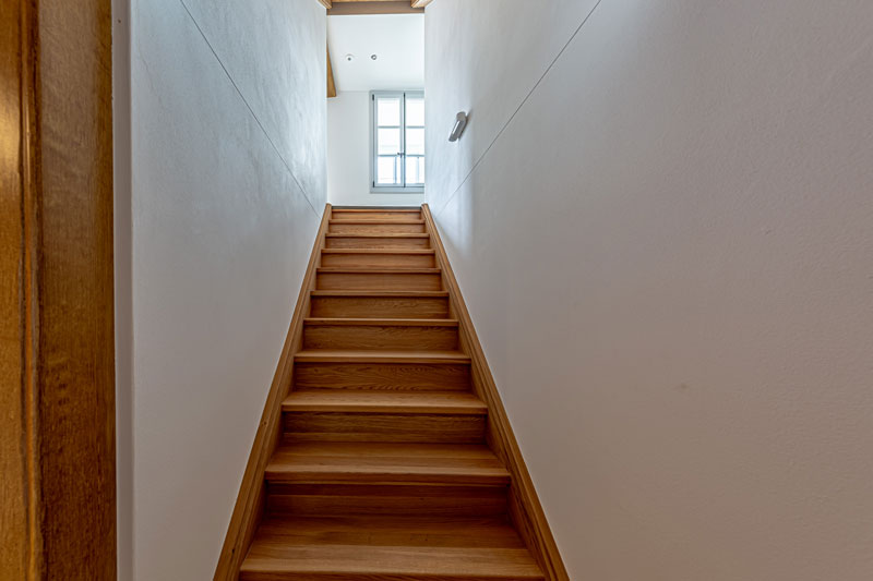Renovation einer Holztreppe im Bütschlihausdenkmalgeschütztes Haus Wangen an der Aare